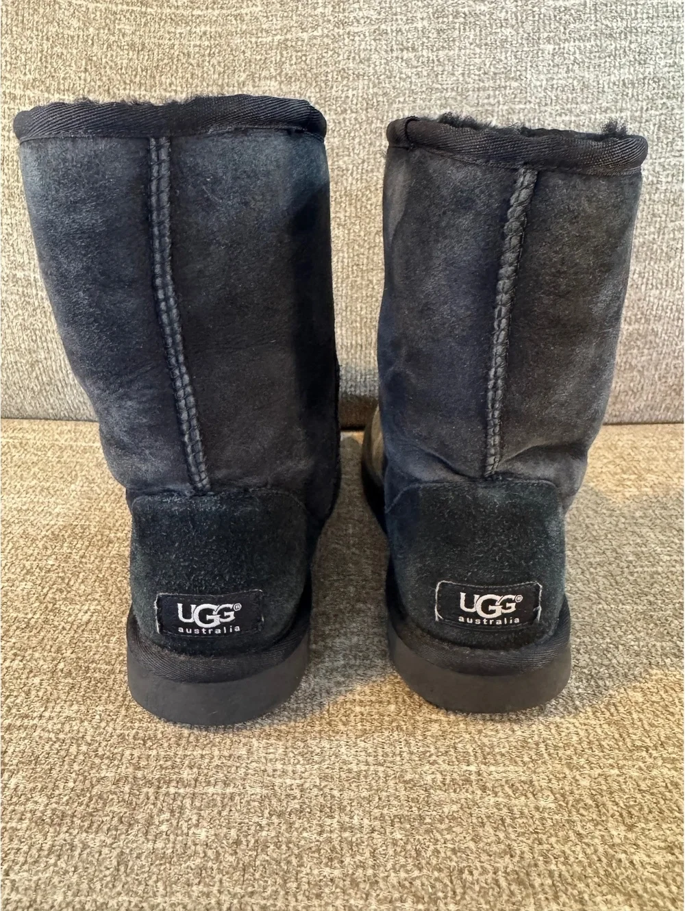 UGG Classic Short II Boots Black Suede Leather Women’s Size 7 Style 5825